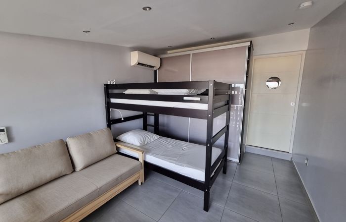 Facing the port, lovely studio on raised ground floor with large terrace, panoramic view
