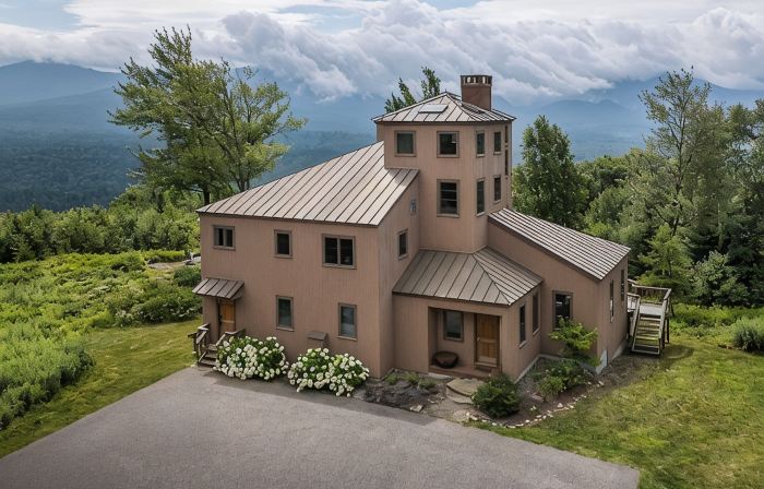 White Mountains Getaway w/ Sauna & Stunning Views