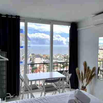 Inviting Studio With Sea View Rooms