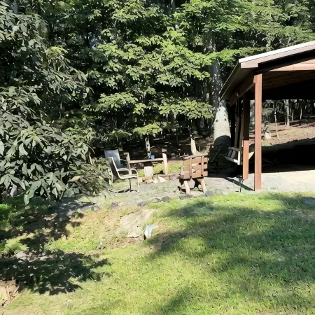 Charming 4 Bedroom 2 Bath Cabin Wifi , AC in Tranquil Berkeley Springs