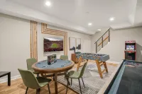 Mountain Retreat: HotTub, Game Room, Family & Pet-Friendly, 3 King Beds