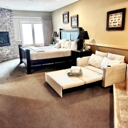Lake Superior Condo~Whirlpool, Fireplaces, Balcony+Resort Amenties