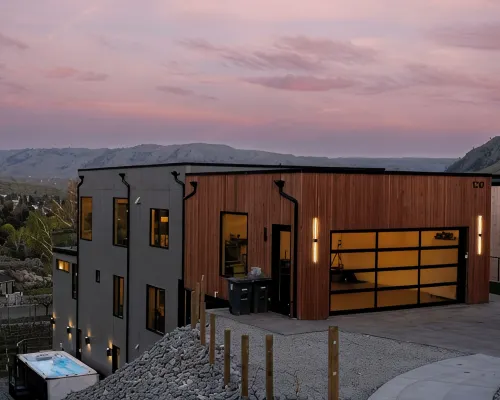 Ultra Luxury Chelan Lake House w/ Sauna, Steam Room, Cold Plunge, and Hot Tub Hôtels à : Chelan