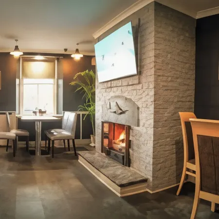 Quayside Hotel & Bar
