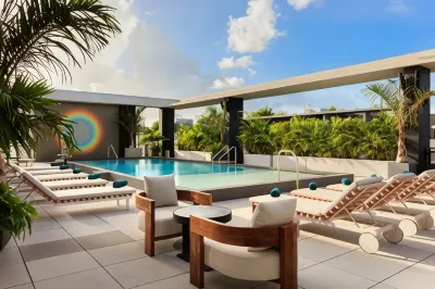 Moxy Miami Wynwood Отели рядом с достопримечательностью «Музей оружия и тир Lock & Load»