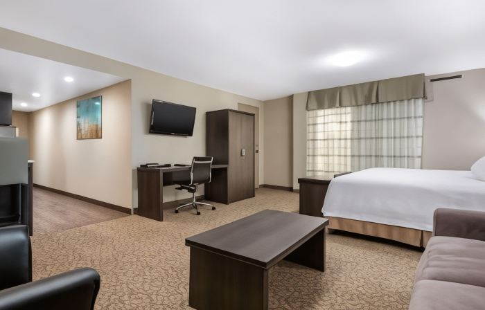 Clarion Hotel & Suites