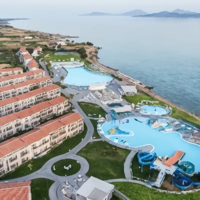 White Olive Marine Aquapark Отели рядом с достопримечательностью «Амфитеатр»