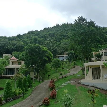 Hi-Scene Resort