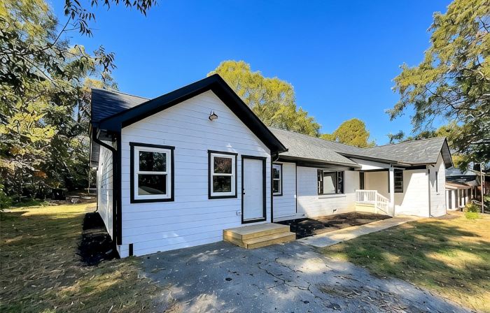 Cozy 3Br/2BA Home Near Downtown Monroe & Waxhaw with Fire Pit + Patio