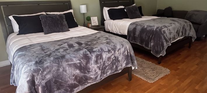 Quiet neighborhood conveniently located to Ft Novosel/downtown Enterprise! 커피 카운티 호텔