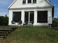 Champlain Islands Lake Front! Prime Week Left Summer 2026! July 26 to August 1 Hotels in Alburgh