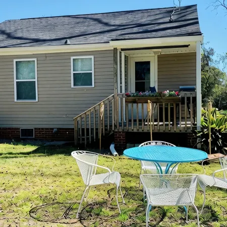 Immaculate Private Home w/Visiting Deer & Parking