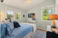 Luxury 6BR-5.5BA, heated pool, firepit, 2 porches, sheets/twls, beach/baby gear - Private Pools
