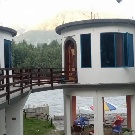 Al Maidah Hotel and Restaurant