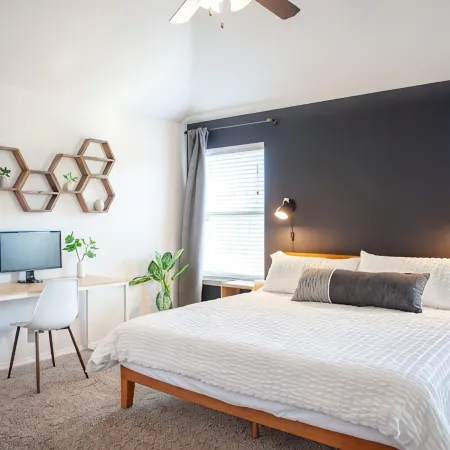 Scandi Home by Turnpike - KING Bed, Fast WiFi