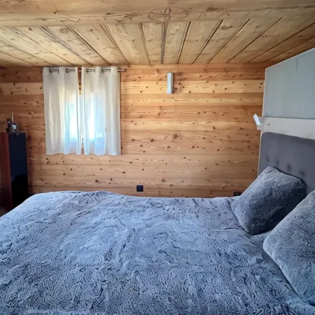 HAUTE-NENDAZ VILLAGE: LARCH 1898 4-STOREY/4-ROOM/6-PERSON CHALET/PARKING.