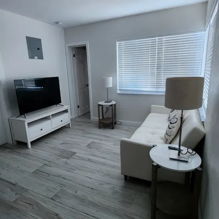 Modern 2 Bedroom/2 Bath Apartment • 5 Minute Walk to Beach • Great Views