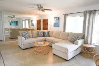 Heated Pool, Walk to Beach, Grill, Ping Pong - บังกะโล