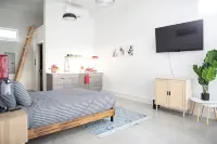 Luxe Modern Ballard Studio: 15 Min to Space Needle Hotels in Ballard