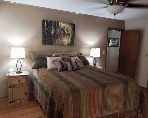 Cozy Cabin with river frontage yards from river launch for kayaking or fishing. Hotele w: Sharp County