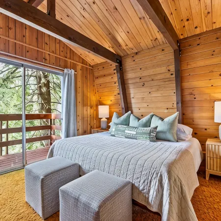 Pet/Kid Friendly Cozy Cabin, BBQ, Firepit, Outdoor Dining, Forest Views