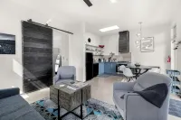 Sunny Chic Baca Railyard Retreat: Balcony + Full Kitchen + Laundry - Condos