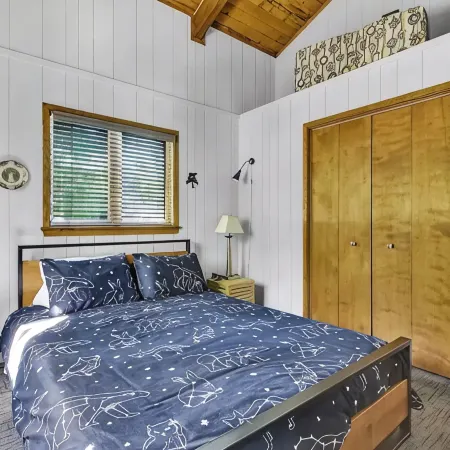 Spacious "Design Lodge" In Woods - Bushkill