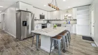 NEW! 3 bed, 1.5 Bath, Games, WIFI - Boutique