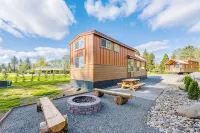 Rainforest Retreat Tiny Home: Bohemian Cottage