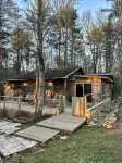 Beautiful & peaceful cabin w deck, garden, firepit & walking trails. - Hytter