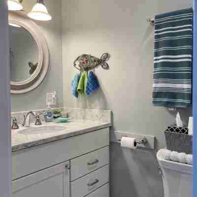 Ogunquit Oceanfront Condo, stunning views private balcony 1BR/1BA steps to town Rooms