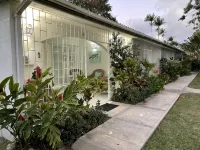 Beautiful 1 Bed Apartment on West Coast - Close to Beach Hotels in Holetown