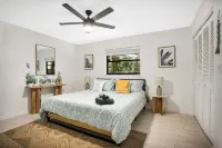 Welcome to our gorgeous remodelled home! Near Anna Maria and Bradenton beach. - Wifi