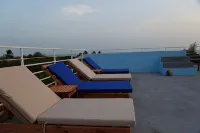 Ocean-View Apartment at VillaMerissa 4 BR/4 Bath. Walk to Beach, JackSprat - Wifi