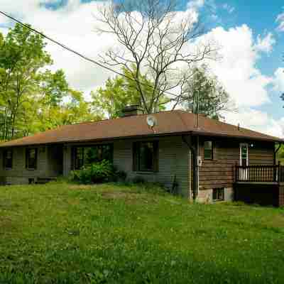 Muskoka Lakefront Cottage w/ Dock, Kayaks & Canoes • Family Getaway Hotel Exterior