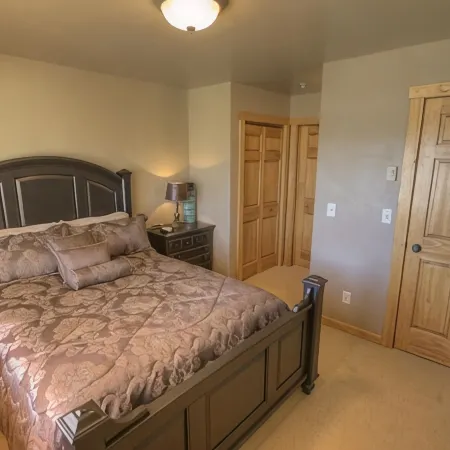 Smashing Location! - Affordable, Max. Amenities, Hot Tub, Views