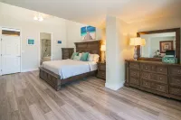 Relaxing Spacious Vacation Home: Amazing Oceanside Pools, Jacuzzi, WiFi, & More - Jakuzi
