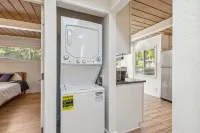 Designer Home Near Stanford/Tech Hub+AC/Gym/Office/BBQ/Parking. 2 Bed/1 Bath. - 4-Star