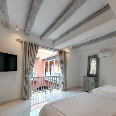 Upper House Hotels near National Palace