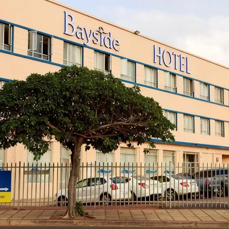 Bayside Hotel 100 Pixley Kaseme Street (West Street)