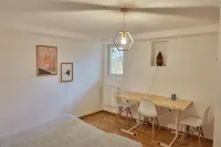Quiet, spacious house just outside Paris. Metro 7