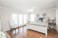 2 min walk to the beach! Gorgeous and spacious home perfect for a group! - Jacuzzi
