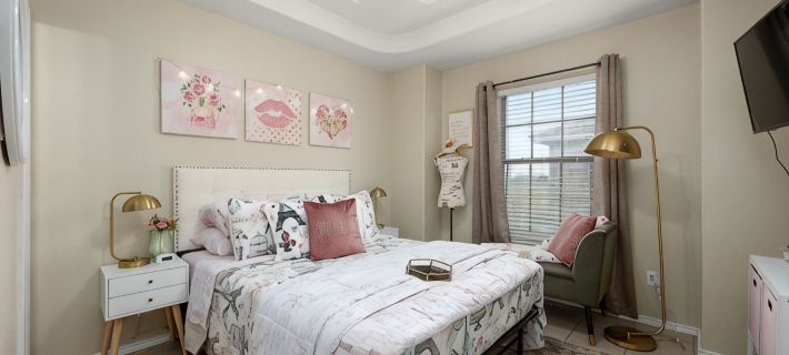 The Parisian Keyless Condo 4 min from Airport and Hospitals โรงแรมในฮาร์ลิงเงน