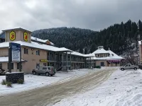 Super 8 by Wyndham Sicamous Hotels in Sicamous