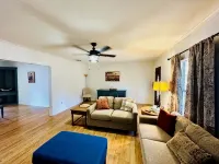 Spacious 2 Master Suites On Live Oak Street - 4-Star