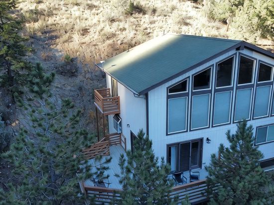 Views, Rafting, Skiing, Tubing, Casinos, Zipline, Hiking, EV, Hot Tub