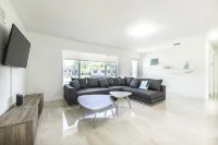 Luxury 5BR 3 Baths On the water Great Location 5 Min to Beach  Heated Salt pool - Villas