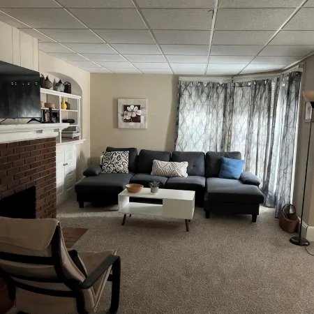 Charming 3-bedroom townhome with WiFi, in central location in Potsdam Village
