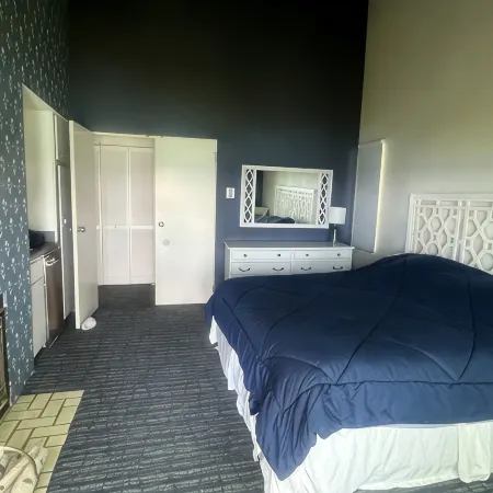 Stunning Views! 2 King Bdrms w Private Bathrooms. Walk to Lake Michigan Beach!