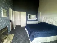 Stunning Views! 2 King Bdrms w Private Bathrooms. Walk to Lake Michigan Beach! - Wifi